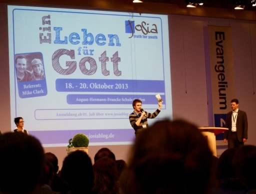 Jochen bei der Vorstellung der Josia Konferenz